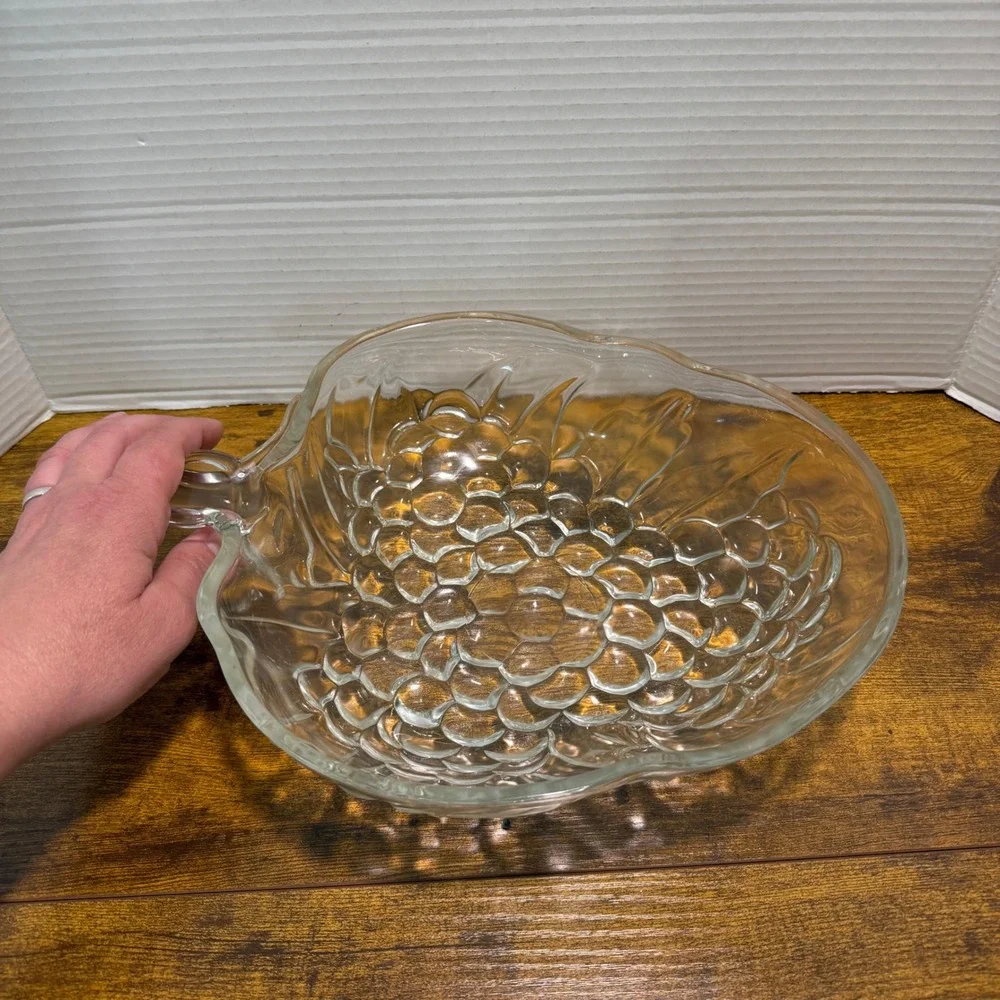 Vtg MCM Clear Glass Grape Cluster Serving 13